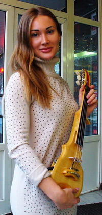 Александра Белова - электроскрипка 